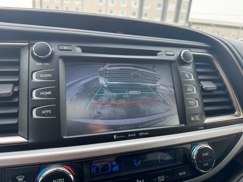 Certified 2019 Toyota Highlander XLE image 5