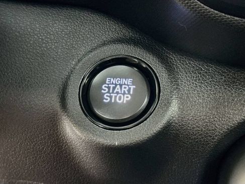 Certified 2025 Hyundai Venue SEL FWD image 27