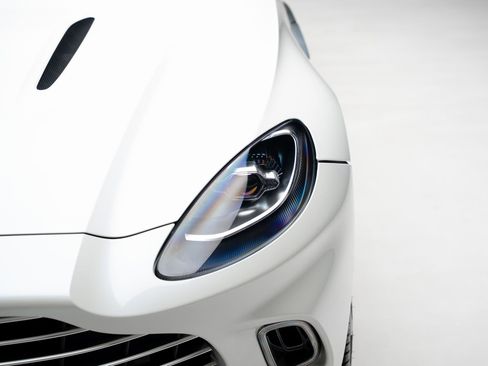 Used 2021 Aston Martin DBX AWD/4WD image 11