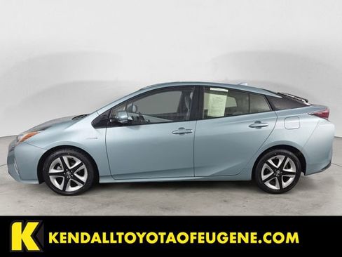 Used 2017 Toyota Prius Four image 2