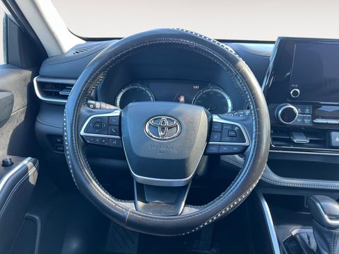 Used 2023 Toyota Highlander LE image 12