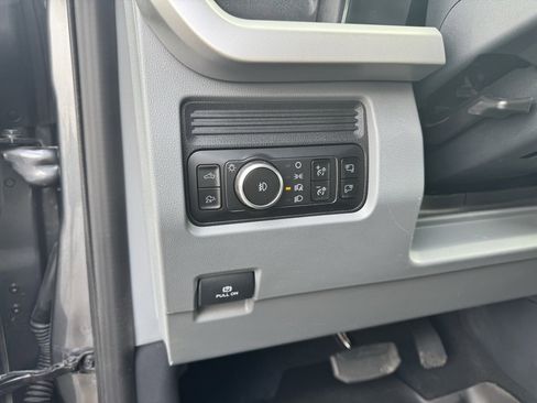 Used 2025 Ford F250 XLT w/ Black Appearance Package image 4