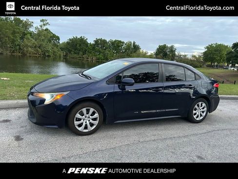 Used 2021 Toyota Corolla LE image 1