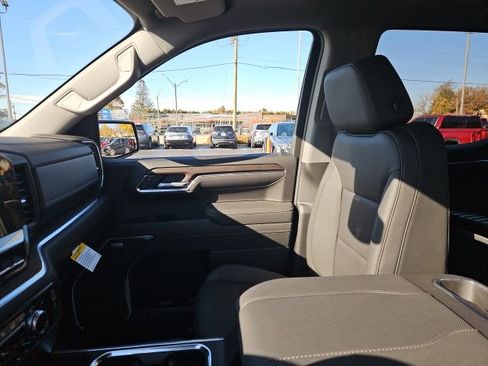 New 2026 GMC Sierra 1500 SLT image 25