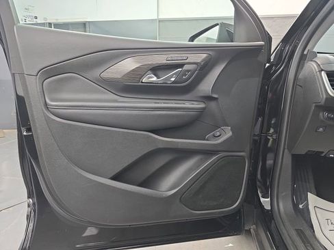 Used 2024 GMC Terrain SLT image 25