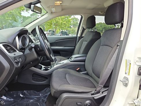 Used 2020 Dodge Journey SE w/ SE Popular Equipment Group FWD image 14