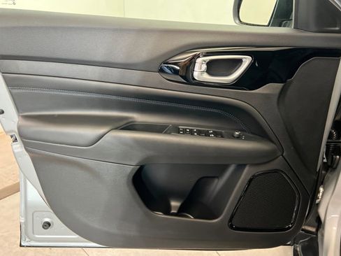 New 2026 Jeep Compass Latitude image 14