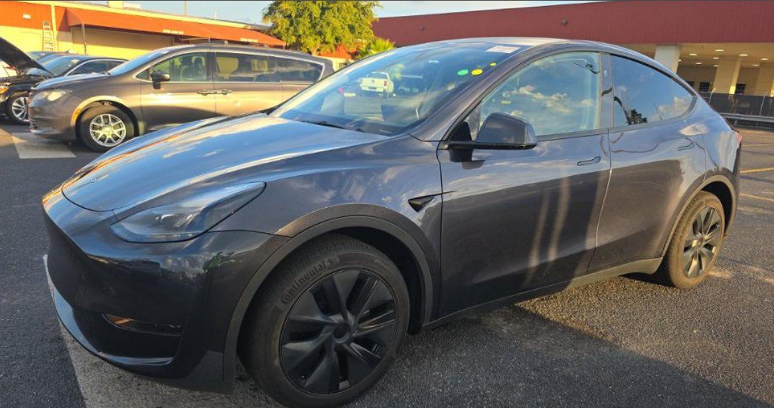 Used 2024 Tesla Model Y Long Range RWD image 1