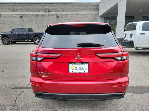 Used 2022 Mitsubishi Outlander SE image 4