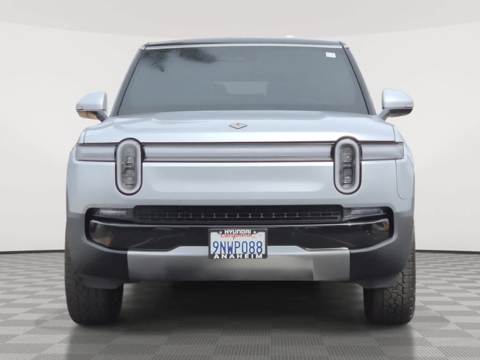 Used 2025 Rivian R1S Adventure Dual AWD/4WD image 2
