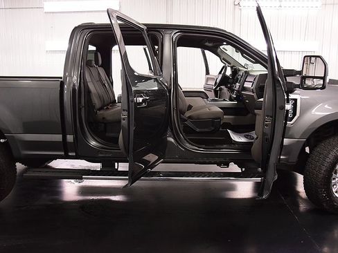 Used 2020 Ford F250 XLT w/ XLT Premium Package AWD/4WD image 34