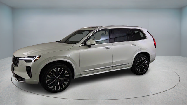 Used 2026 Volvo XC90 B6 Plus w/ Protection Package Premier AWD/4WD image 3