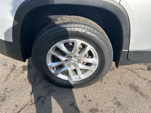 Used 2022 Chevrolet Traverse LS image 42