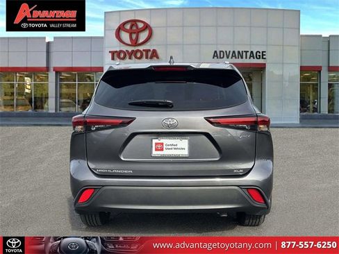 Used 2025 Toyota Highlander XLE image 8