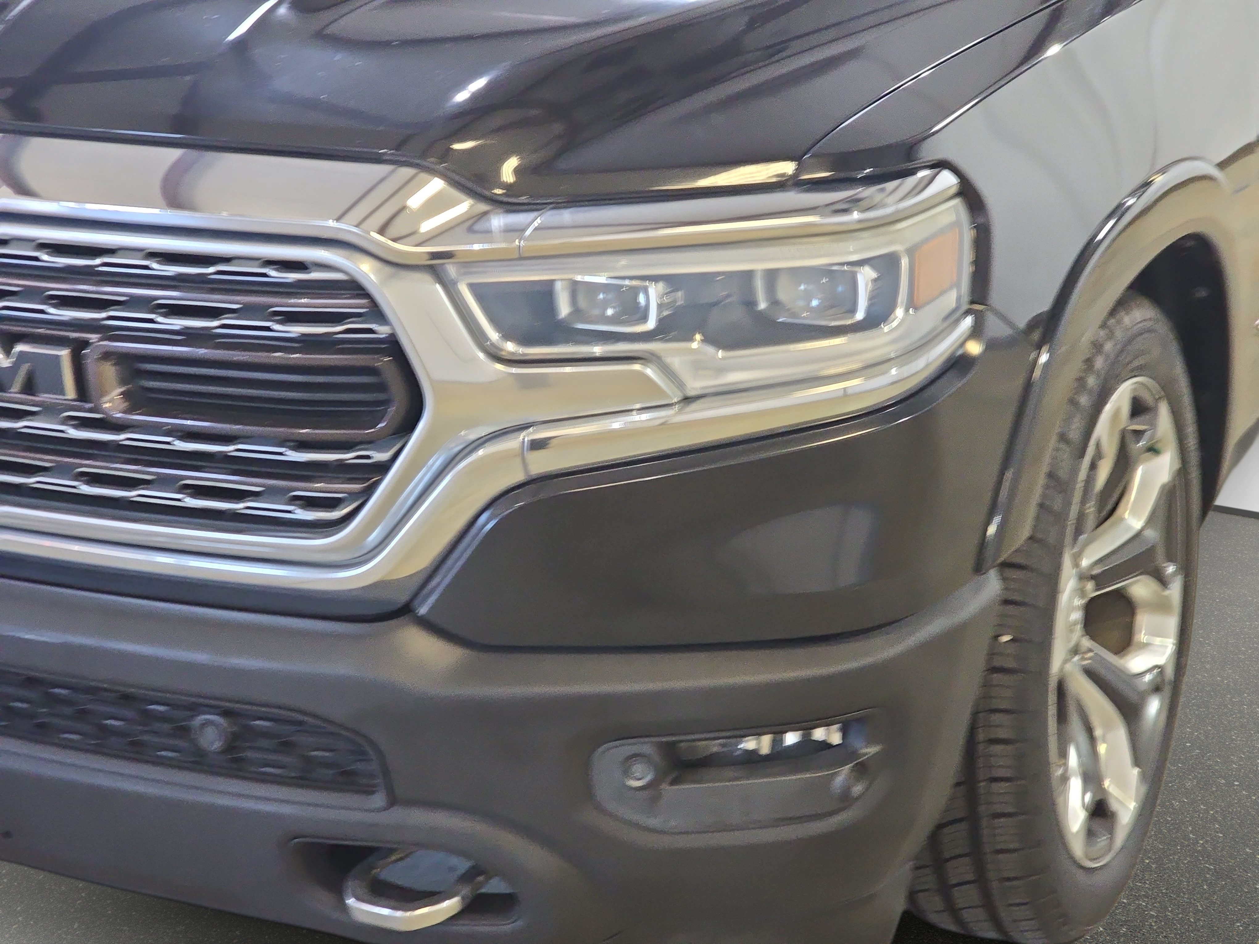 Used 2019 RAM 1500 Limited AWD/4WD image 10