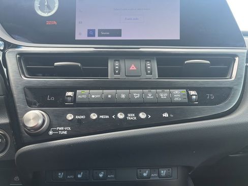 Used 2023 Lexus ES 250 w/ Premium Package AWD/4WD image 21