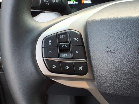 Used 2025 Ford Explorer Active w/ Active Comfort Package RWD image 12