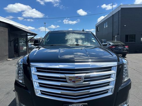 Used 2017 Cadillac Escalade Platinum AWD/4WD image 25