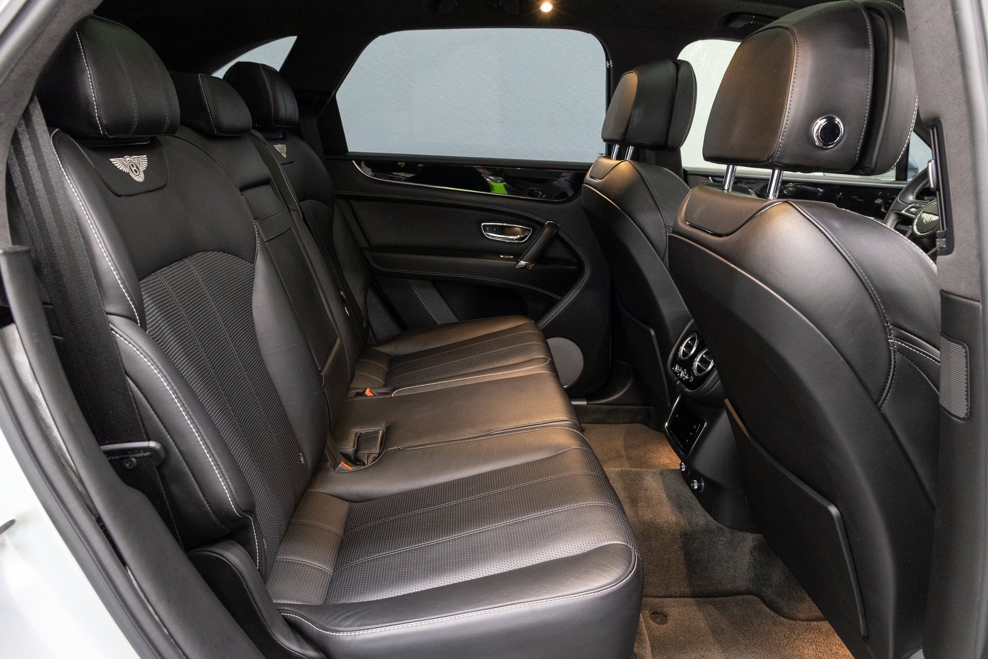 Used 2019 Bentley Bentayga AWD/4WD image 15