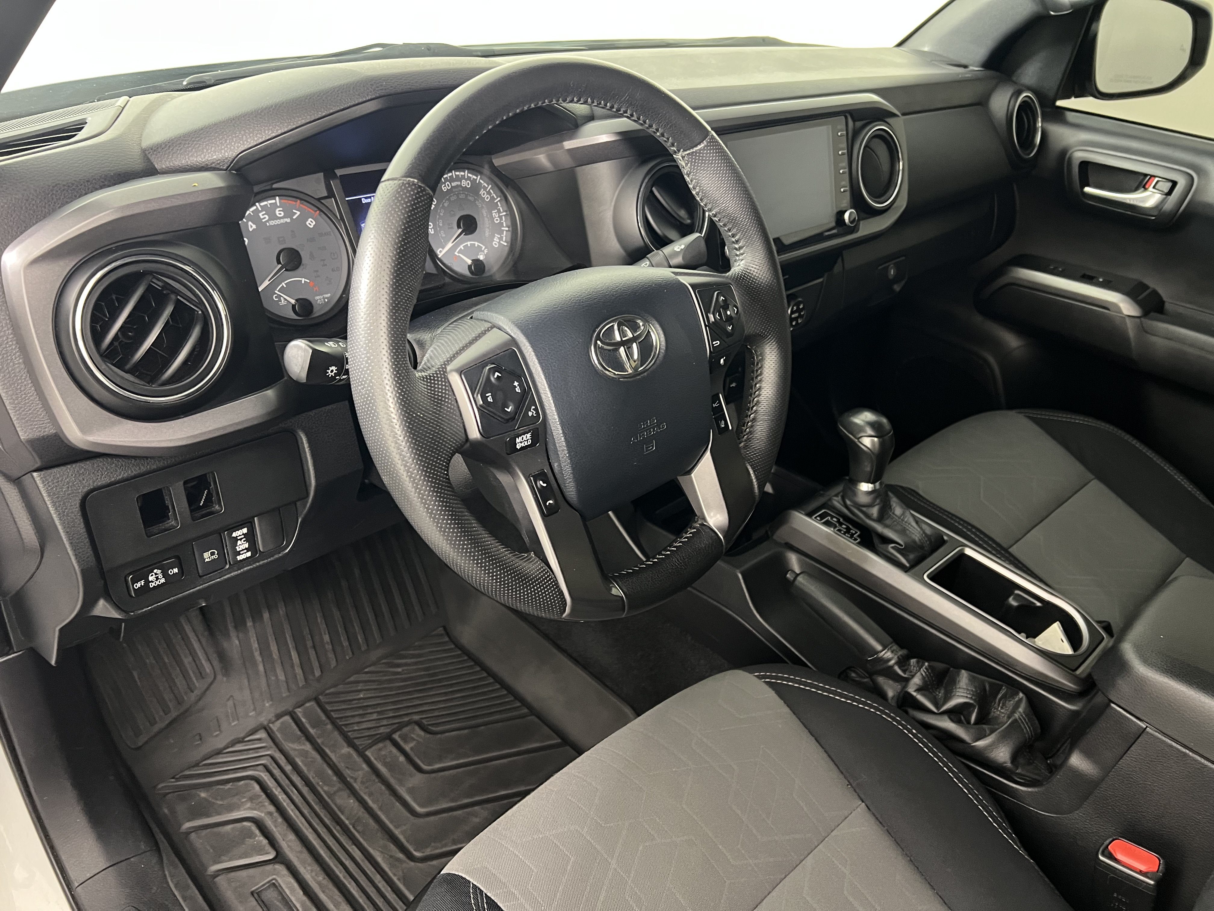 Used 2020 Toyota Tacoma TRD Off-Road w/ Technology Package AWD/4WD image 17