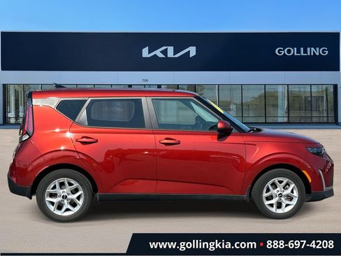 Certified 2023 Kia Soul LX w/ Option Group 015 FWD image 2
