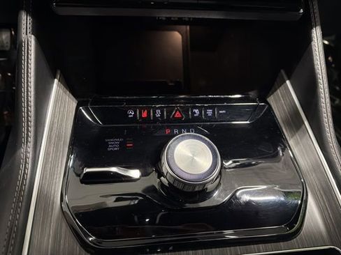 Used 2024 Jeep Wagoneer L Series II w/ Flexible Seating Group image 16