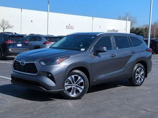 Used 2023 Toyota Highlander XLE video 2