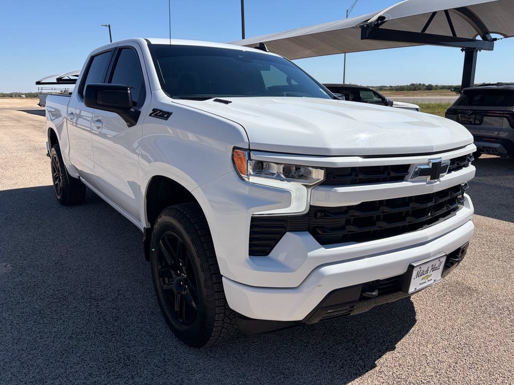 Used 2024 Chevrolet Silverado 1500 RST w/ Z71 Off-Road Package AWD/4WD image 3