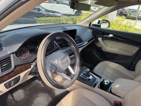 Used 2019 Audi Q5 2.0T Premium w/ Convenience Package image 4