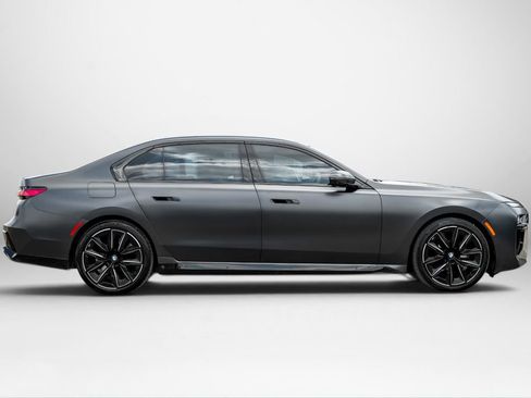 Used 2024 BMW 760i xDrive AWD/4WD image 5