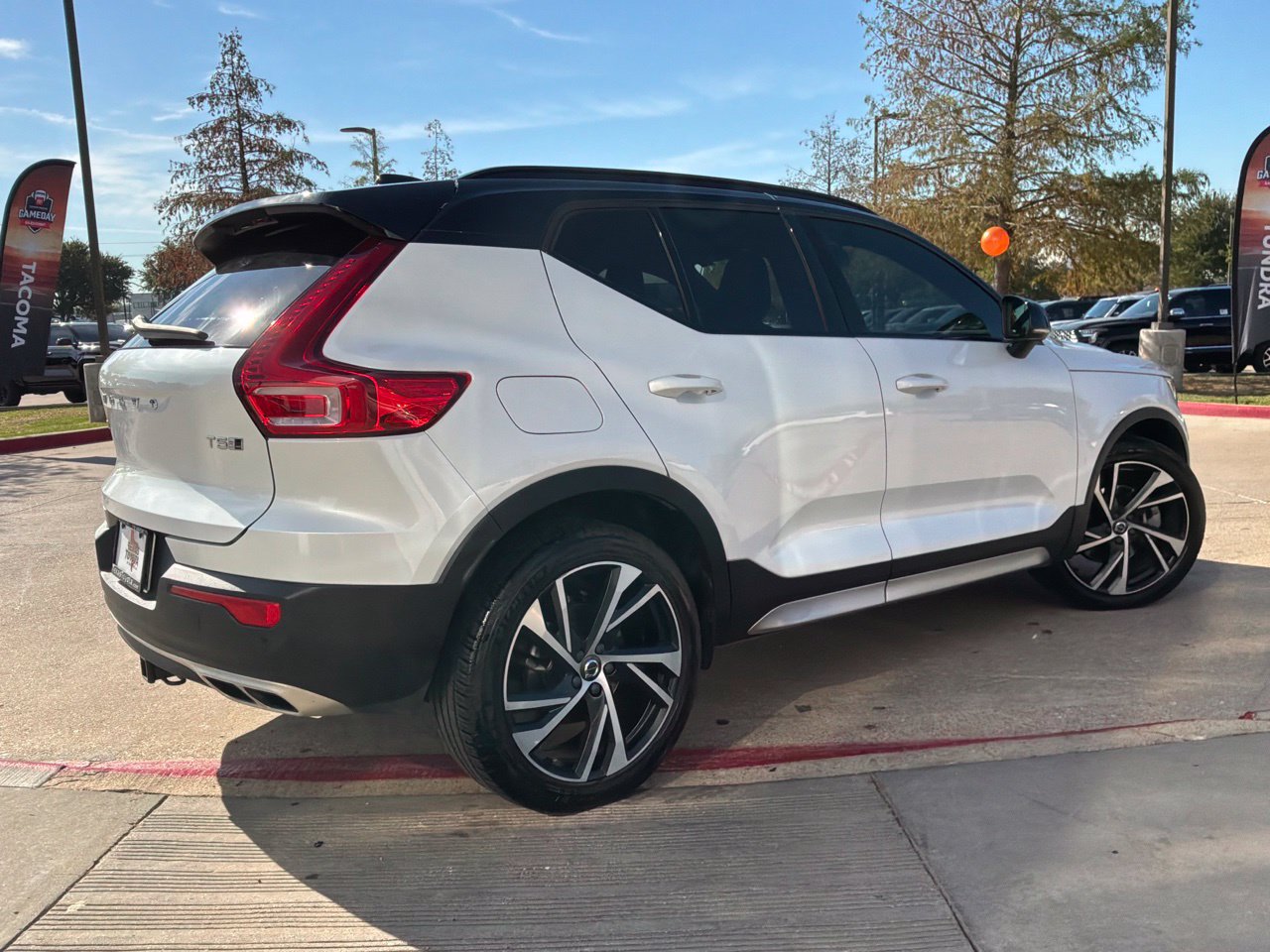 Used 2019 Volvo XC40 T5 R-Design AWD/4WD image 6