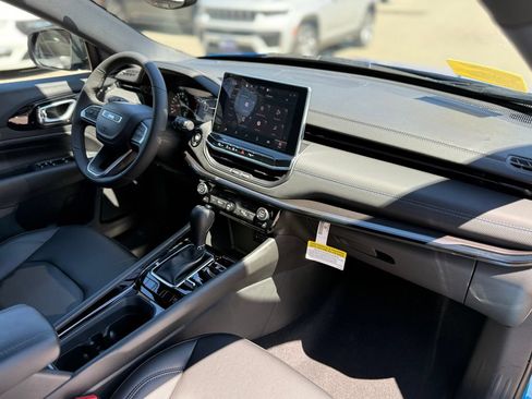 New 2026 Jeep Compass Limited AWD/4WD image 17