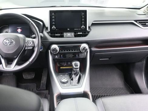 Used 2020 Toyota RAV4 Limited image 24