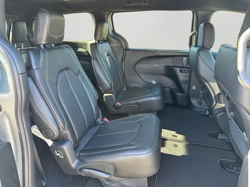 New 2026 Chrysler Pacifica Select w/ S Appearance Package image 13