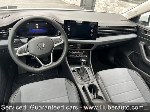 Used 2026 Volkswagen Jetta SE FWD image 8