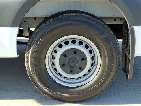 Used 2025 Mercedes-Benz Sprinter 2500 image 21