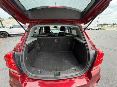 Used 2021 Chevrolet Trax LT w/ LT Convenience Package FWD image 11
