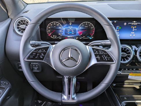 Certified 2025 Mercedes-Benz GLA 250 image 19