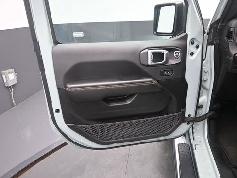 Used 2024 Jeep Wrangler Sahara AWD/4WD image 12