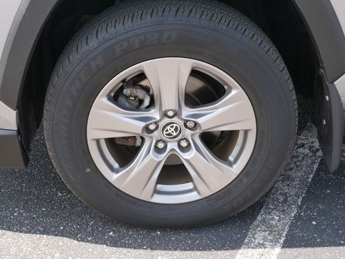 Used 2024 Toyota RAV4 LE AWD/4WD image 15