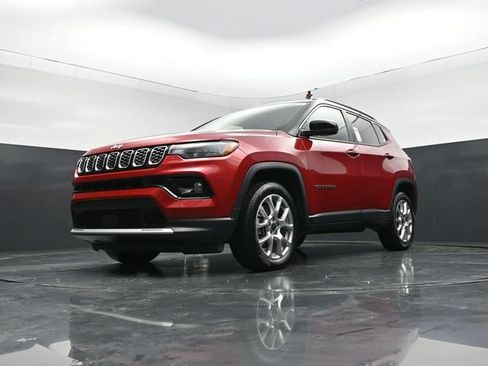 Used 2025 Jeep Compass Limited AWD/4WD image 53