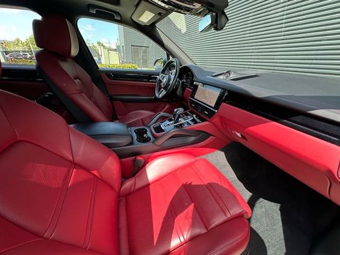 Certified 2023 Porsche Cayenne AWD/4WD image 36