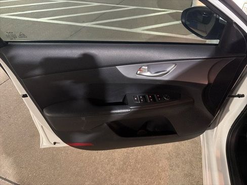 Used 2023 Kia Forte LXS image 9