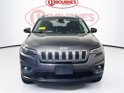 Used 2019 Jeep Cherokee Latitude Plus w/ Cold Weather Group AWD/4WD image 4