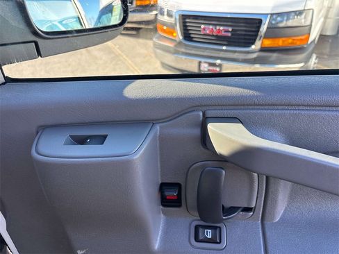 Used 2019 GMC Savana 2500 w/ Enhanced Convenience Package image 21