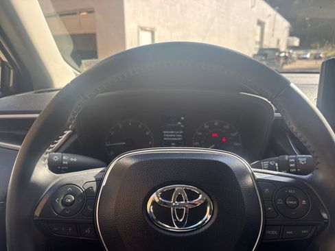 Used 2025 Toyota Corolla Cross LE image 27