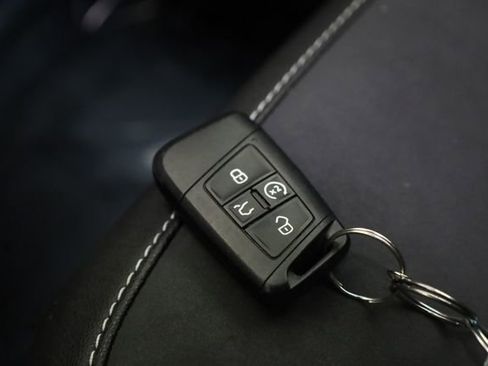 Used 2023 Volkswagen Taos SE image 33