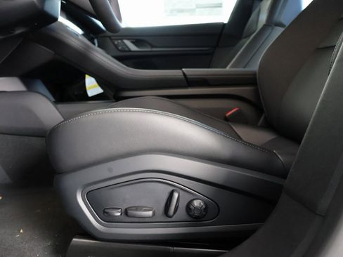 New 2025 Porsche Taycan image 33