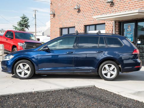 Used 2018 Volkswagen Golf SE FWD image 3