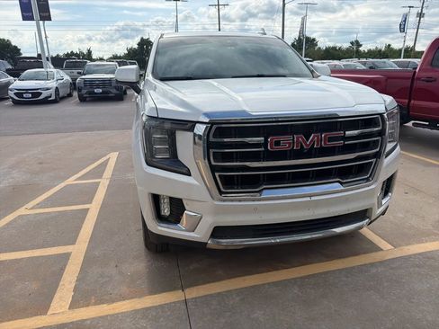 Used 2024 GMC Yukon XL SLT w/ SLT Luxury Package AWD/4WD image 2